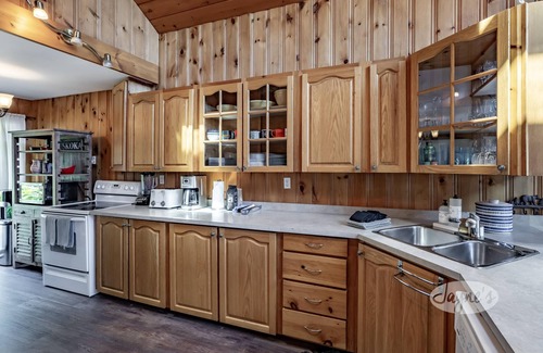 Bala Cottage | A Family Affair! Unique 3 cottage property on Lake Muskoka!