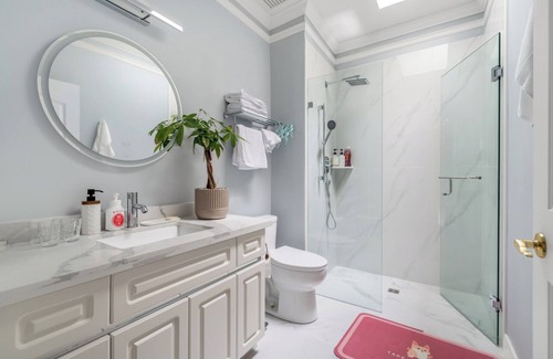 Richmond Bed & Breakfast | A fantastic family room include 2 bedroom and a private bathroom，10min to YVR.