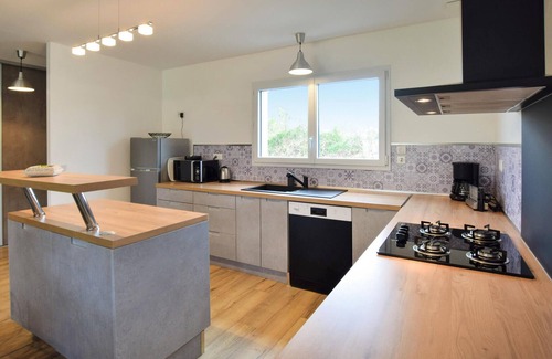 Gouville-sur-Mer House | A few kilometers from the beach, this bright and spacious cottage welcomes you.