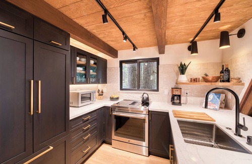 Truckee House | A-Frame of Mind by Tahoe Getaways - Pet-Friendly 2 BR 1 BA with Pool Table