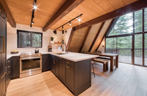 Truckee House | A-Frame of Mind by Tahoe Getaways - Pet-Friendly 2 BR 1 BA with Pool Table