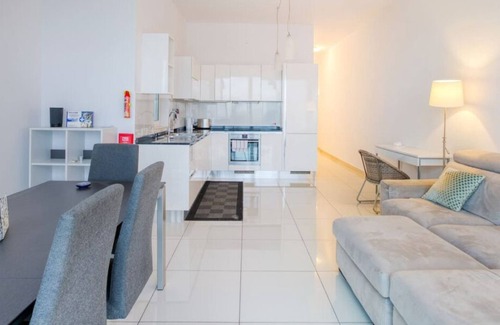 Il-Balluta Apartment | A fully equipped 3BR home with private balcony