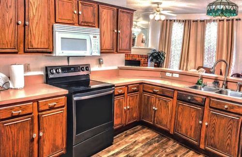 South Arlington House | A fully furnished home within walking distance of downtown Mansfield