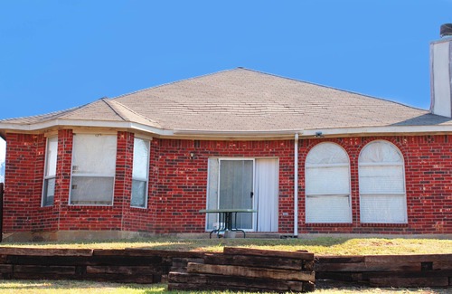 South Arlington House | A fully furnished home within walking distance of downtown Mansfield