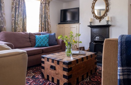 New Forest District Cottage | A fun, quirky house. 1.5km walk to the beach