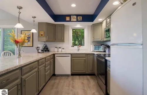 Kewadin House | 🍁 A-Ga-Ming 2BR Escape | Torch Lake Views + Golf ➠ 755
