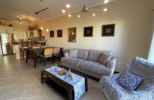 Malmok House | A Gem at Gold Coast: 2 BDR Townhouse-Pools and Gym