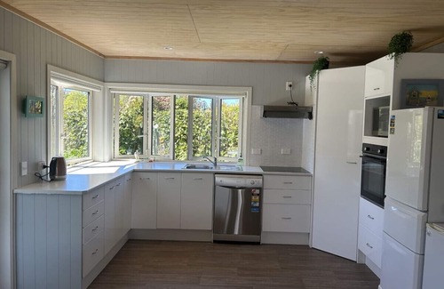 Ngaio Bay House | A Gem by the Beach . 4 bedroom , Abel Tasman