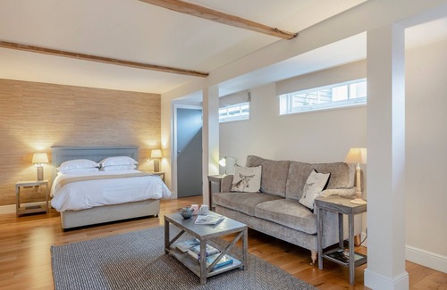 Chelmondiston Cottage | A gorgeous, countryside barn conversion with the added bonus of a restaurant within the grounds.
