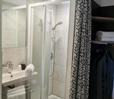 Porte Des Alpes - Mi Plaine - Manissieux Hotel | A&H PRIVILÈGE Lyon Est - Saint Priest Eurexpo