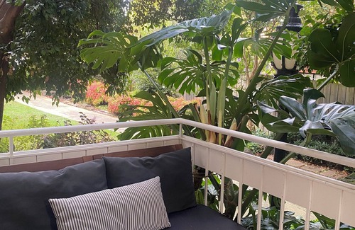 Hawthorn Apartment | A Hidden Gem in Leafy Hawthorn - onsite parking, trams and train close proximity