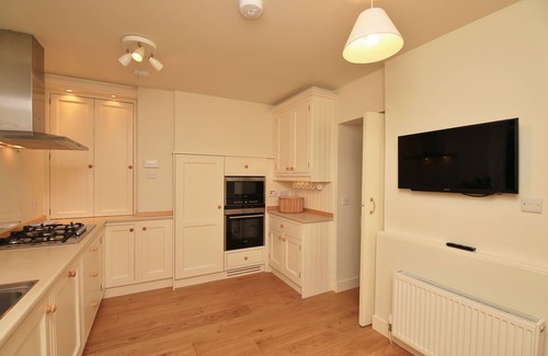 St. Andrews Cottage | A house that sleeps 6 guests in 3 bedrooms