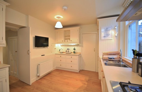 St. Andrews Cottage | A house that sleeps 6 guests in 3 bedrooms