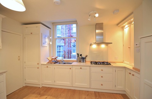 St. Andrews Cottage | A house that sleeps 6 guests in 3 bedrooms