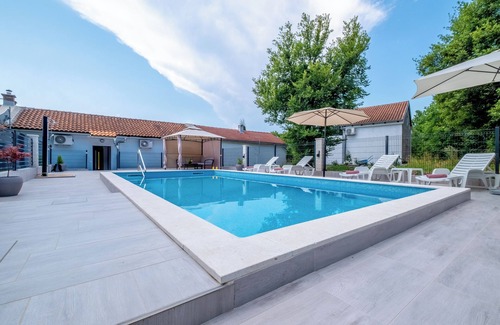 Grizane Villa | A house with a salt pool in the middle of nature not far from the sea.