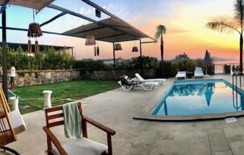 Phitsanulok Apartment | A house with a swimming pool and a garden. Free barbecue place
