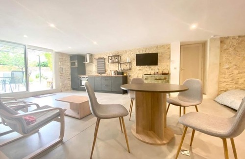 Connaux Other | A huge 4 people flat in a Provence formhouse
