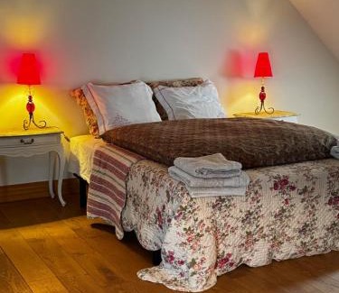 Saint-Guyomard House | A l'ombre du château, Dépendance de caractère