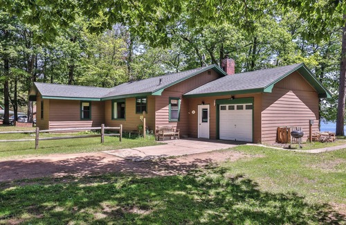 St Germain Cottage | A large 3 bedroom vacation home directly on the lake shore.