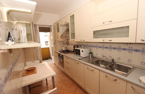 Quartiere XI Portuense Apartment | A large and affordable 2 bedrooms apartment near Trastevere Station
