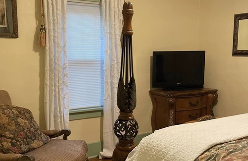 Ste Genevieve House | A little French Grace in historic district.