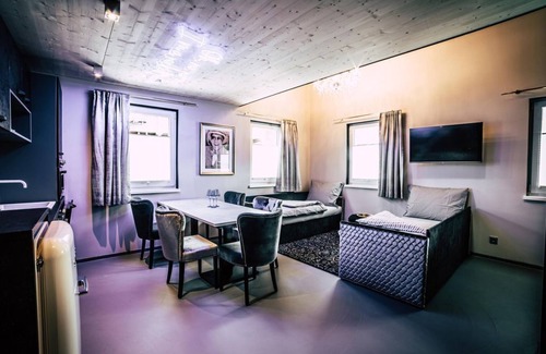 Soell Apartment | A LITTLE LESS CONVERSATION 43 m double storey - Boutique Apartments OLD SCHOOL