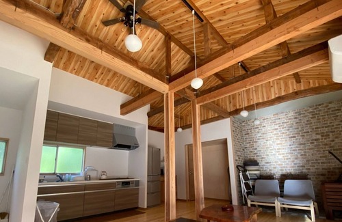Futtsu House | A log housestyle house with a spacious garden An / Futtsu Chiba