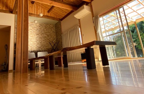 Futtsu House | A log housestyle house with a spacious garden An / Futtsu Chiba