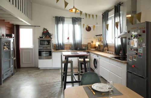 Senlis House | A love at first sight house in a large garden just next to the center of SENLIS