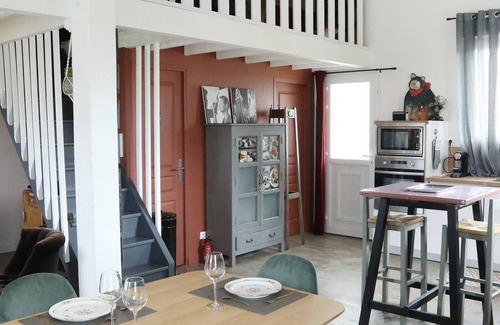 Senlis House | A love at first sight house in a large garden just next to the center of SENLIS