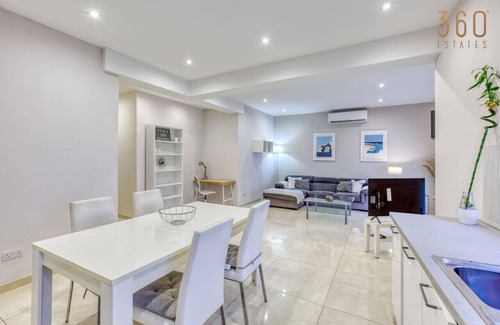 Tower Road Apartment | A lovely 3BR home just off the promenade w/balcony