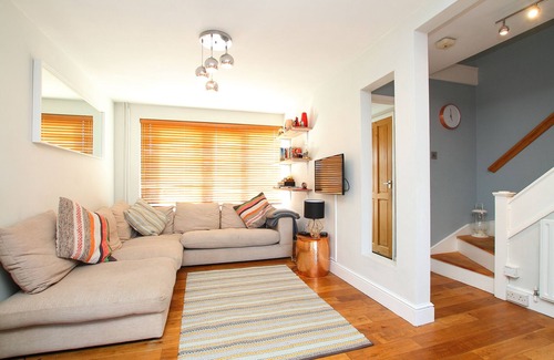 Margate House | A lovely modern family/pet friendly house right on the beach