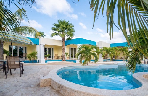 Playa Apartment | A lovely stay - 1 Bdr Apartment, amazing pool & garden area @ Aqua Viva Suites