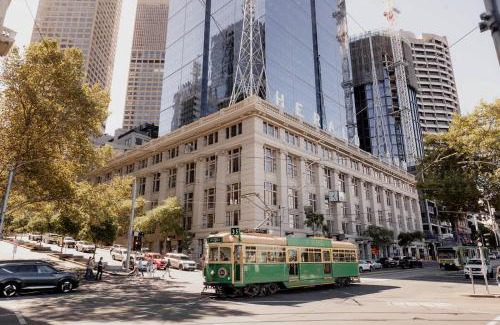 Melbourne Central Business District Apartment | A luxe stay in the Paris end of Melbourne