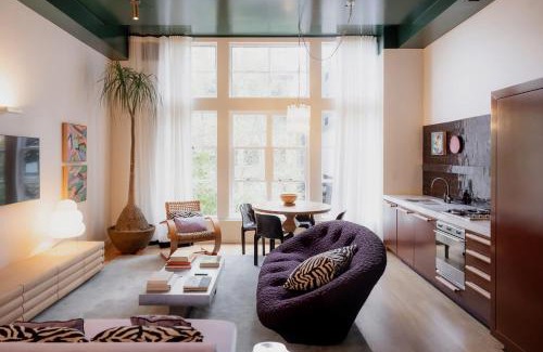 Melbourne Central Business District Apartment | A luxe stay in the Paris end of Melbourne