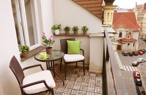 Nove Mesto Apartment | A Luxurious 2 Bedrom 2 Bathroom Apt With A/C + Balcony Behind National Theater