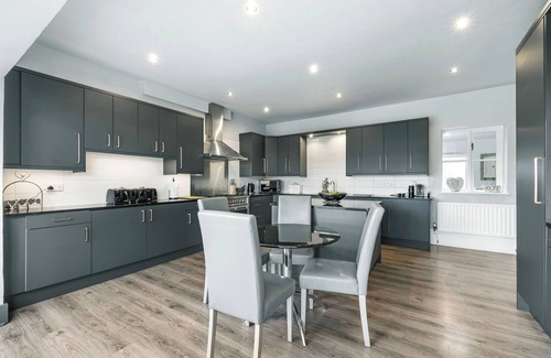 Halfway House House | A luxurious and beautifully restored Victorian Rectory nestled in the heart of Shropshire’s stunning countryside. Perfect for family gatherings, celebrations, or a peaceful retreat, this elegant estate sleeps up to 14+5 guests.