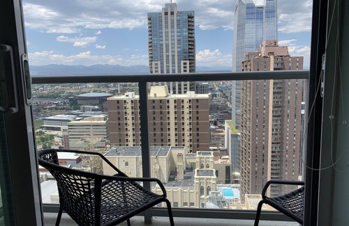 Downtown Denver House | A luxurious and elegant home in Denver’s most highly sought after high rise!