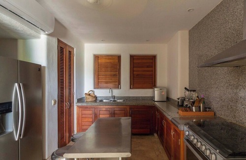 Ixtapa Villa | A luxurious beachfront house in Ixtapa Zihuatanejo's secure Arcano Development