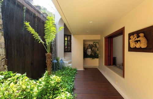 Ixtapa Villa | A luxurious beachfront house in Ixtapa Zihuatanejo's secure Arcano Development