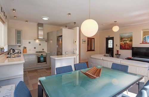 Nelson City Centre Apartment | A luxury apartment beside the river and close to the city centre