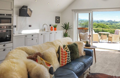 Criccieth Cottage | A luxury cottage with private Hot Tub and stunning countryside views.