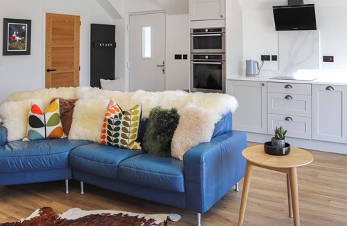 Criccieth Cottage | A luxury cottage with private Hot Tub and stunning countryside views.