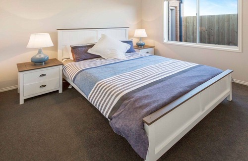 Paynesville House | A luxury holiday home metres from the water