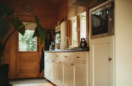 Krachtighuizen Cabin | A magical get away with hottub and forest view
