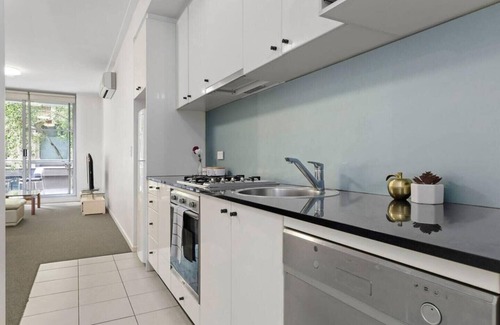 Sydney Central Business District Apartment | A Modern & Comfy Studio Next to Darling Harbour