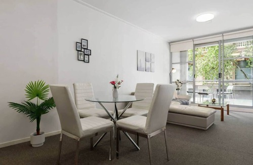 Sydney Central Business District Apartment | A Modern & Comfy Studio Next to Darling Harbour