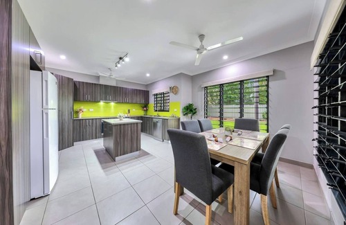 Zuccoli House | A modern family friendly home in a quiet, leafy suburb, with 3 bedrooms and 2 bathrooms