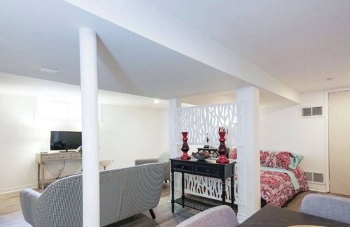 Richmond Hill House | A Modern Private Basement Suite – Richmond Hill