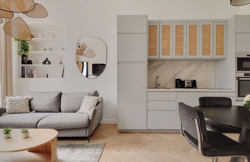 Quartier du Faubourg-Montmartre Apartment | A Modern & Stylish 1-BR Apartment in Opéra